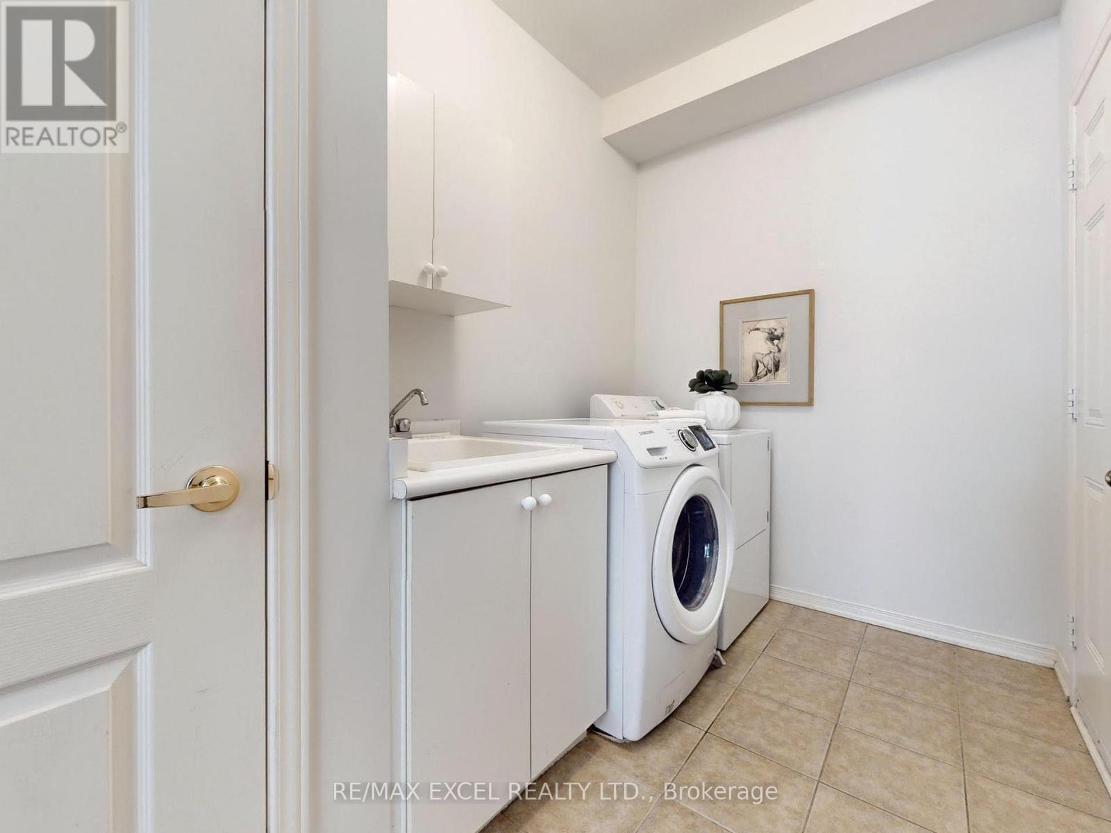 












67 DUFFIN DRIVE

,
Whitchurch-Stouffville (Stouffville),




Ontario
L4A0R6

