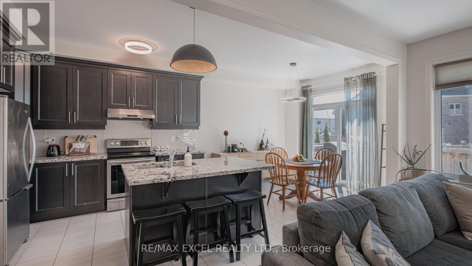 












75 CHOUINARD WAY

,
Aurora,




Ontario
L4G7C4

