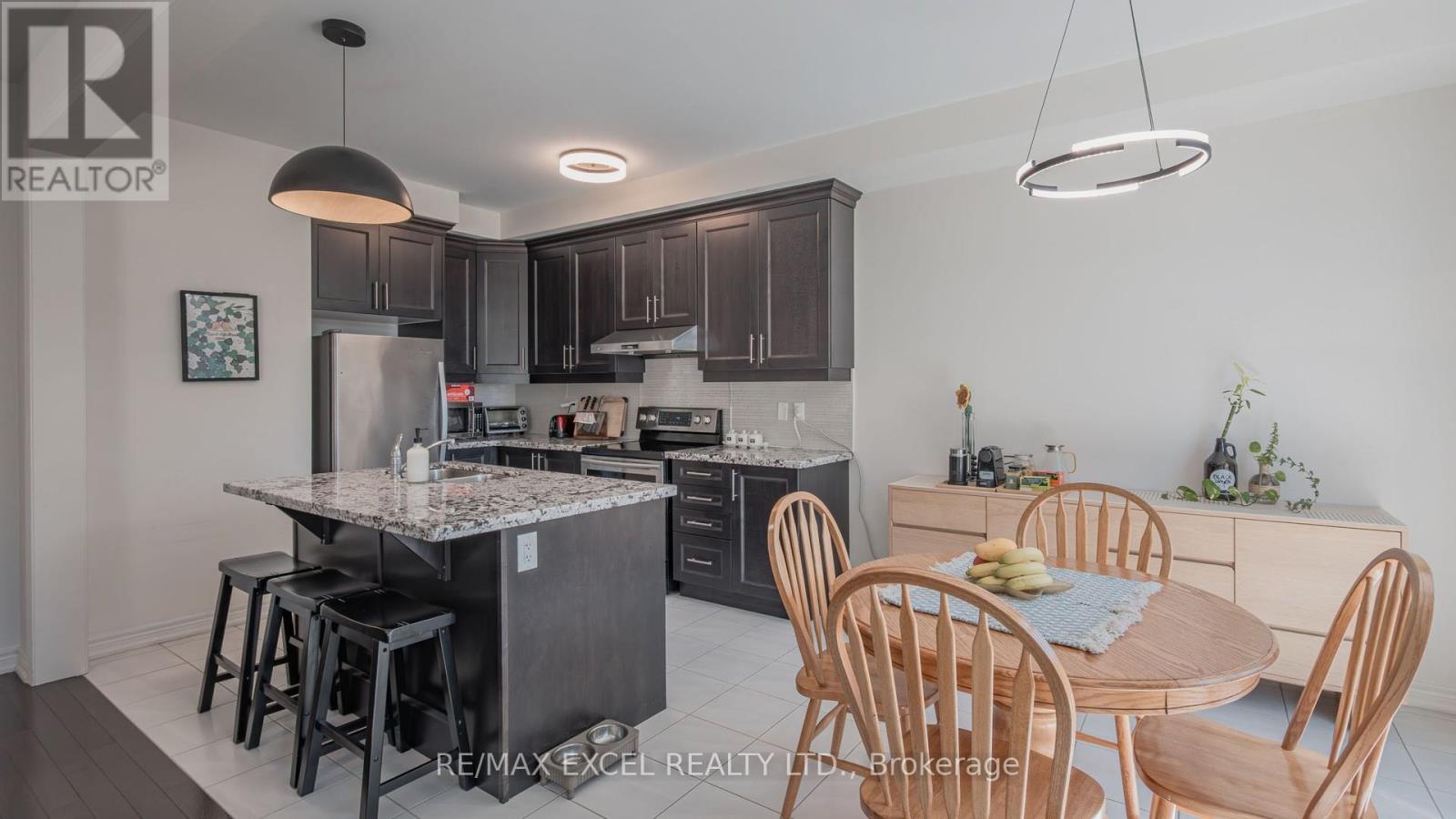 












75 CHOUINARD WAY

,
Aurora,




Ontario
L4G7C4

