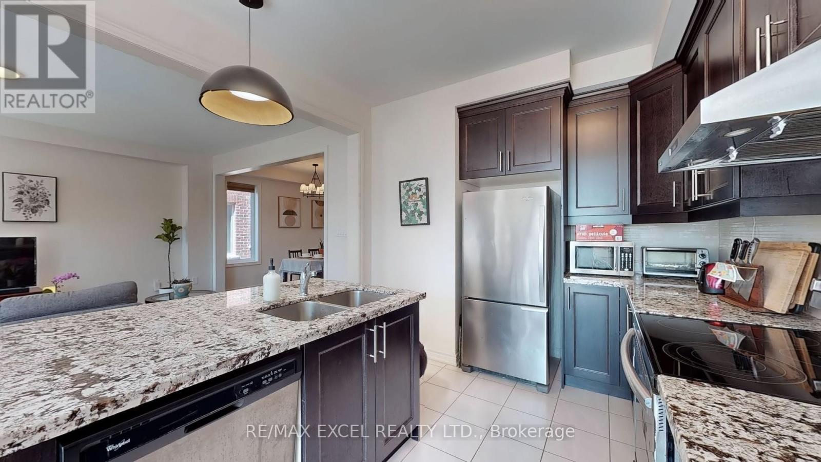 












75 CHOUINARD WAY

,
Aurora,




Ontario
L4G7C4

