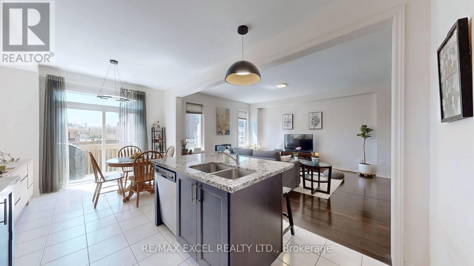 












75 CHOUINARD WAY

,
Aurora,




Ontario
L4G7C4

