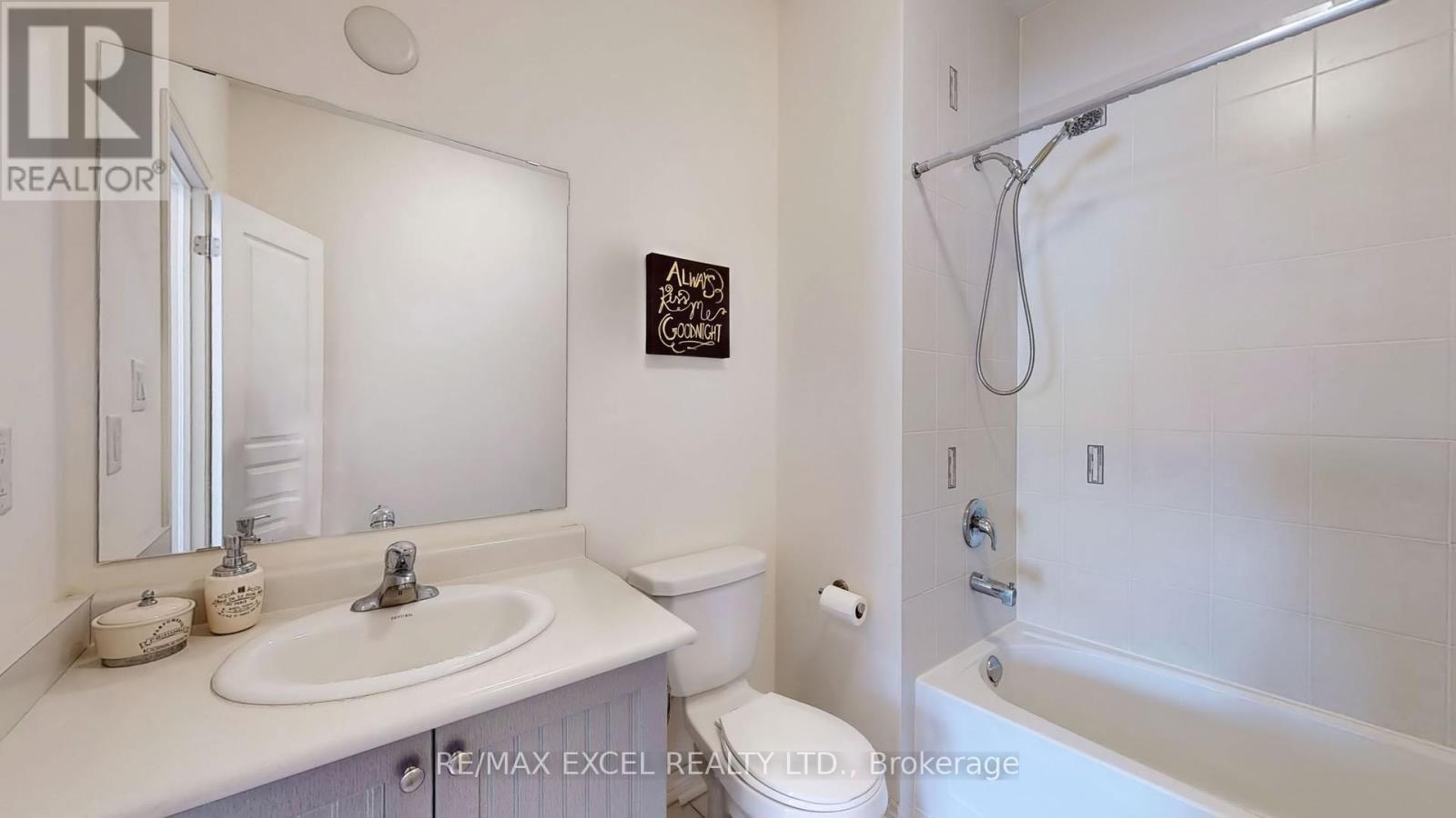 












75 CHOUINARD WAY

,
Aurora,




Ontario
L4G7C4

