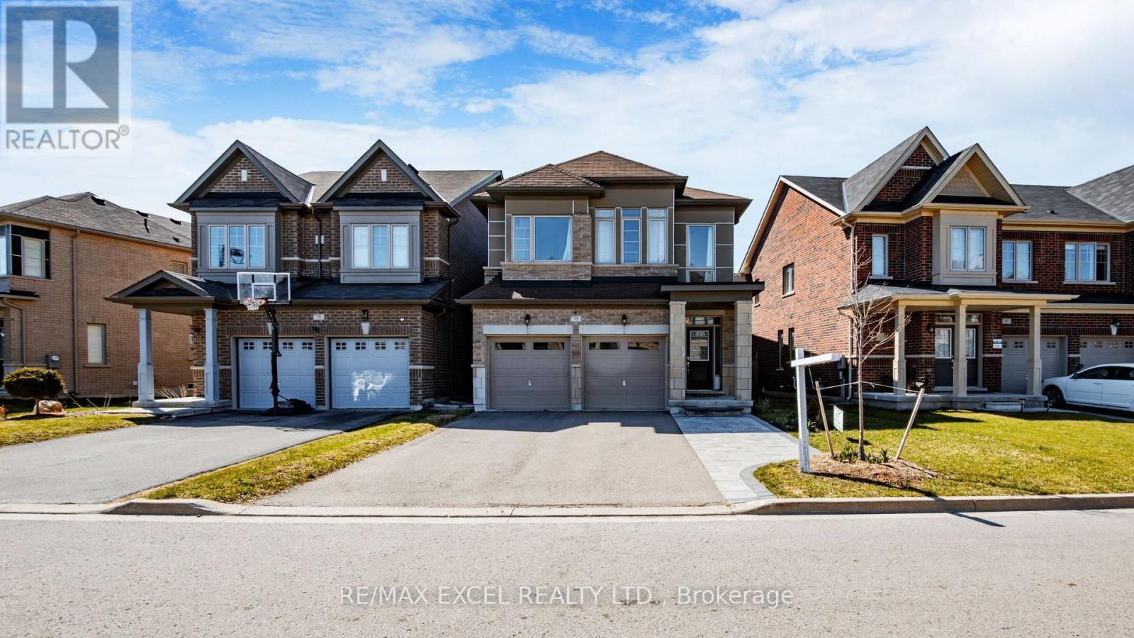 












75 CHOUINARD WAY

,
Aurora,




Ontario
L4G7C4


