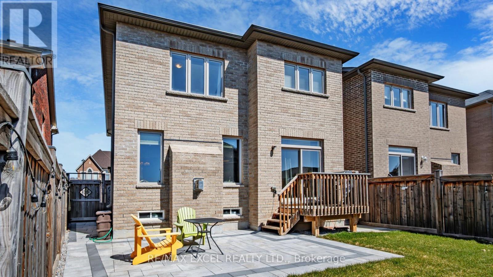 












75 CHOUINARD WAY

,
Aurora,




Ontario
L4G7C4

