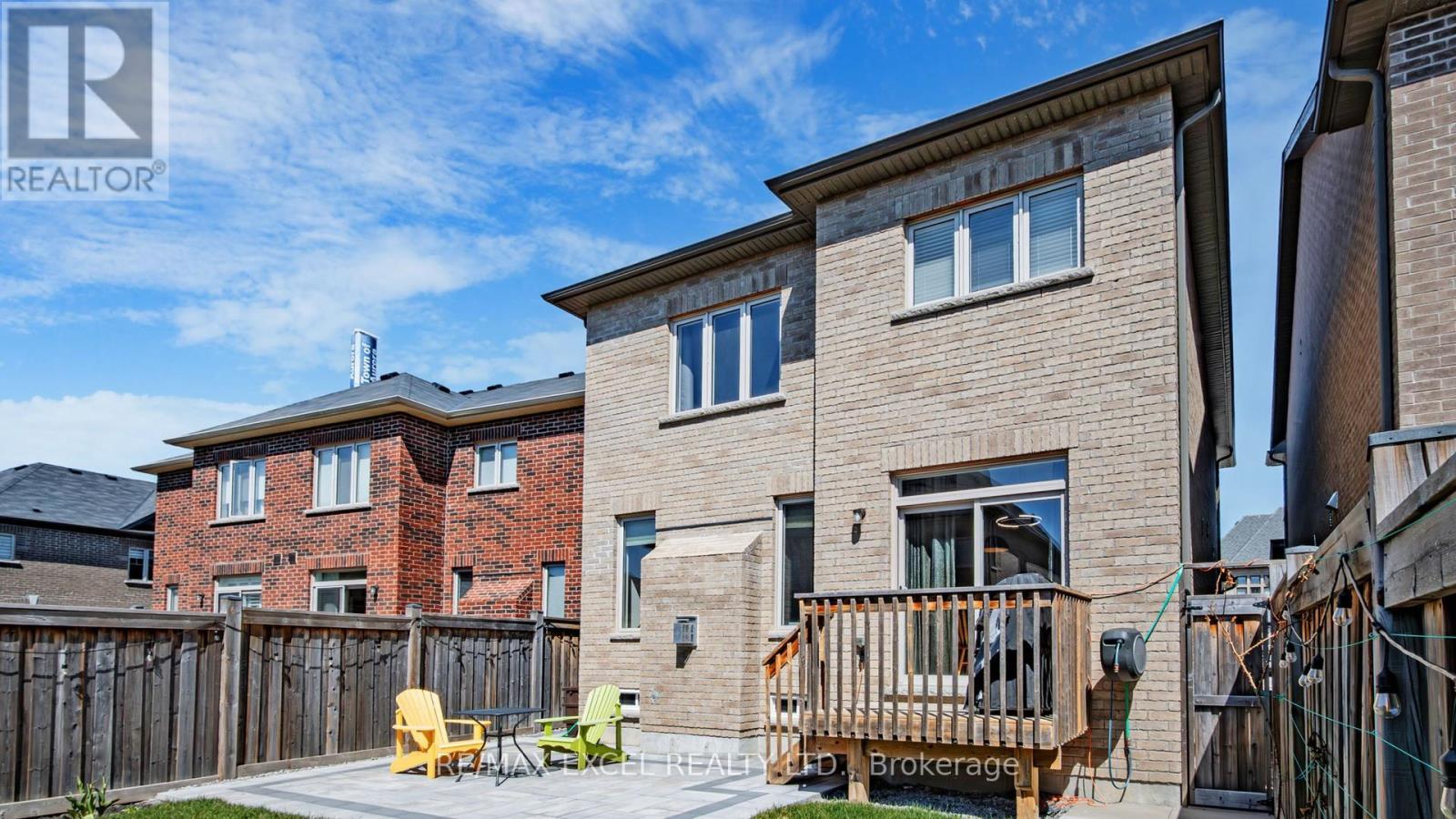












75 CHOUINARD WAY

,
Aurora,




Ontario
L4G7C4

