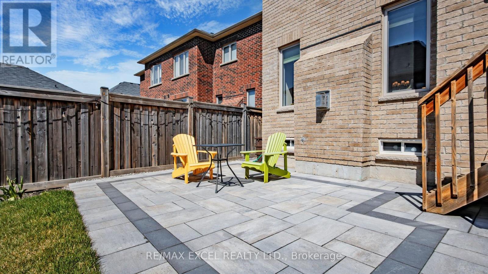 












75 CHOUINARD WAY

,
Aurora,




Ontario
L4G7C4


