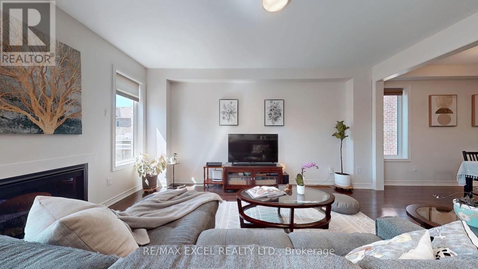 












75 CHOUINARD WAY

,
Aurora,




Ontario
L4G7C4

