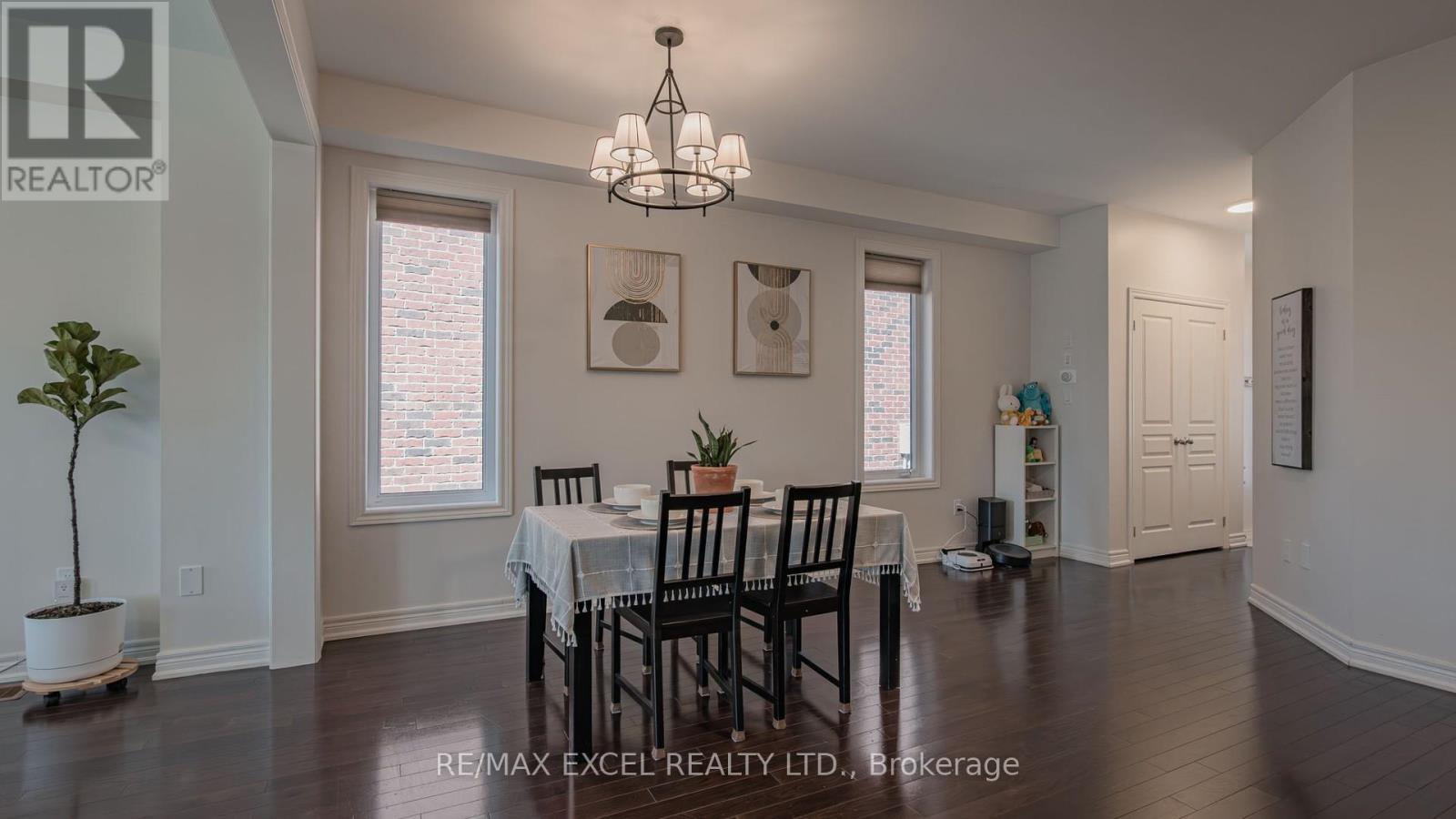 












75 CHOUINARD WAY

,
Aurora,




Ontario
L4G7C4

