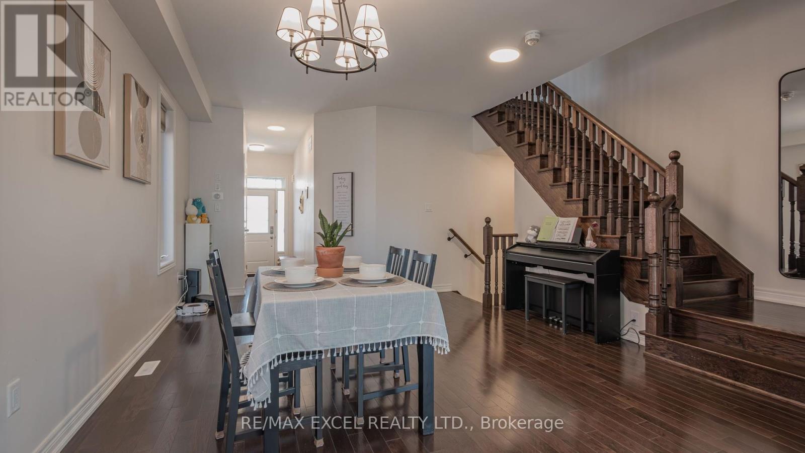 












75 CHOUINARD WAY

,
Aurora,




Ontario
L4G7C4

