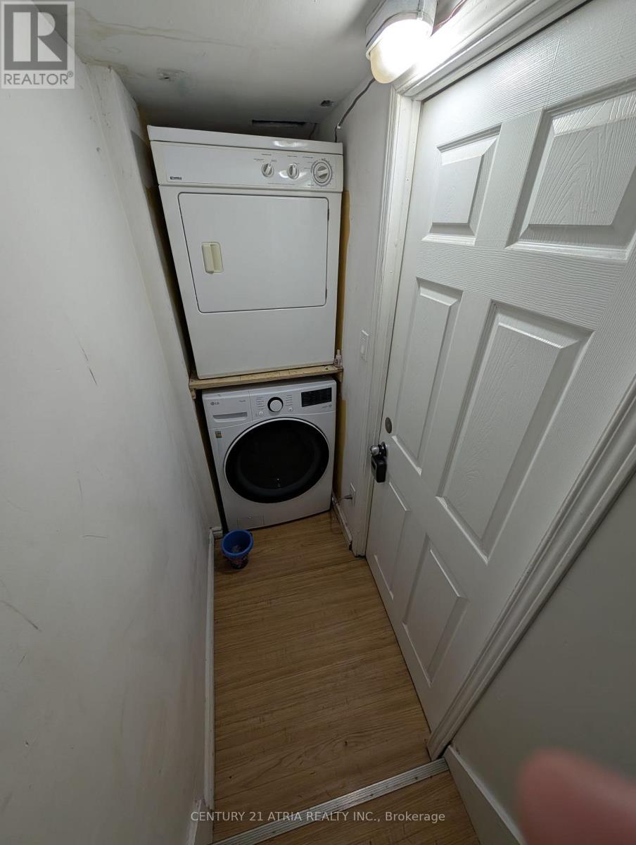 












BSMT 1 - 38 HARDING BOULEVARD

,
Richmond Hill (Harding),




Ontario
L4C1S8

