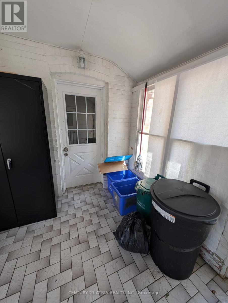 












BSMT 1 - 38 HARDING BOULEVARD

,
Richmond Hill (Harding),




Ontario
L4C1S8

