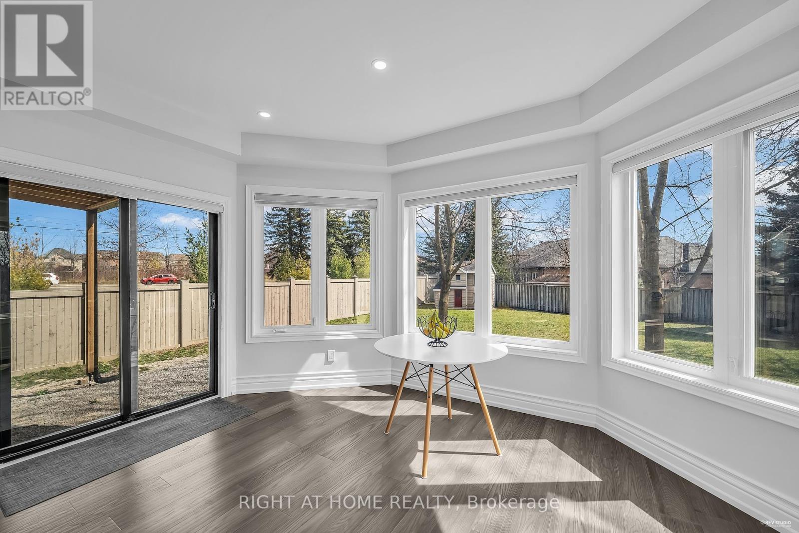 












1092 STONEHAVEN AVENUE

,
Newmarket (Stonehaven-Wyndham),




Ontario
L3X1M7

