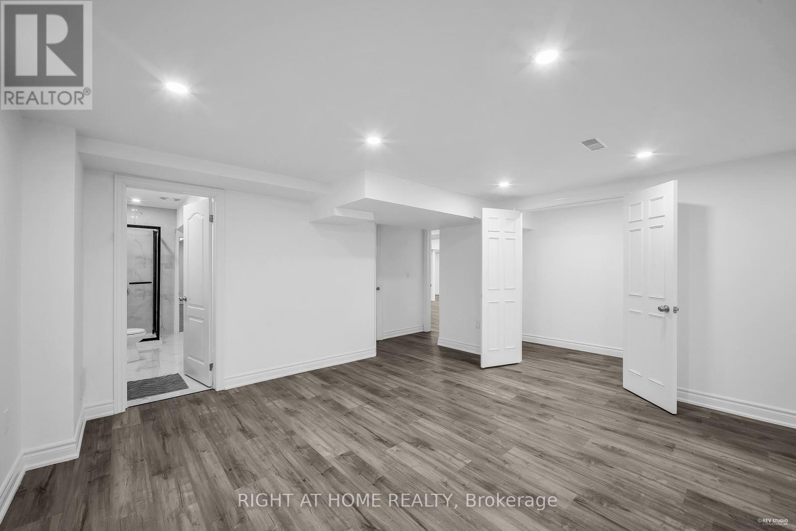 












1092 STONEHAVEN AVENUE

,
Newmarket (Stonehaven-Wyndham),




Ontario
L3X1M7

