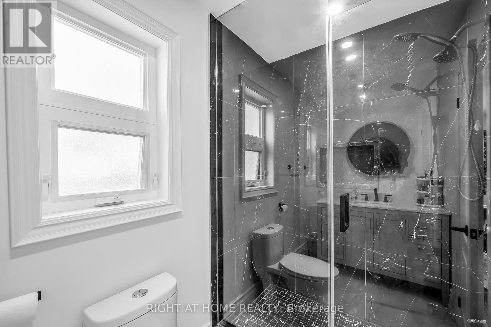 












1092 STONEHAVEN AVENUE

,
Newmarket (Stonehaven-Wyndham),




Ontario
L3X1M7

