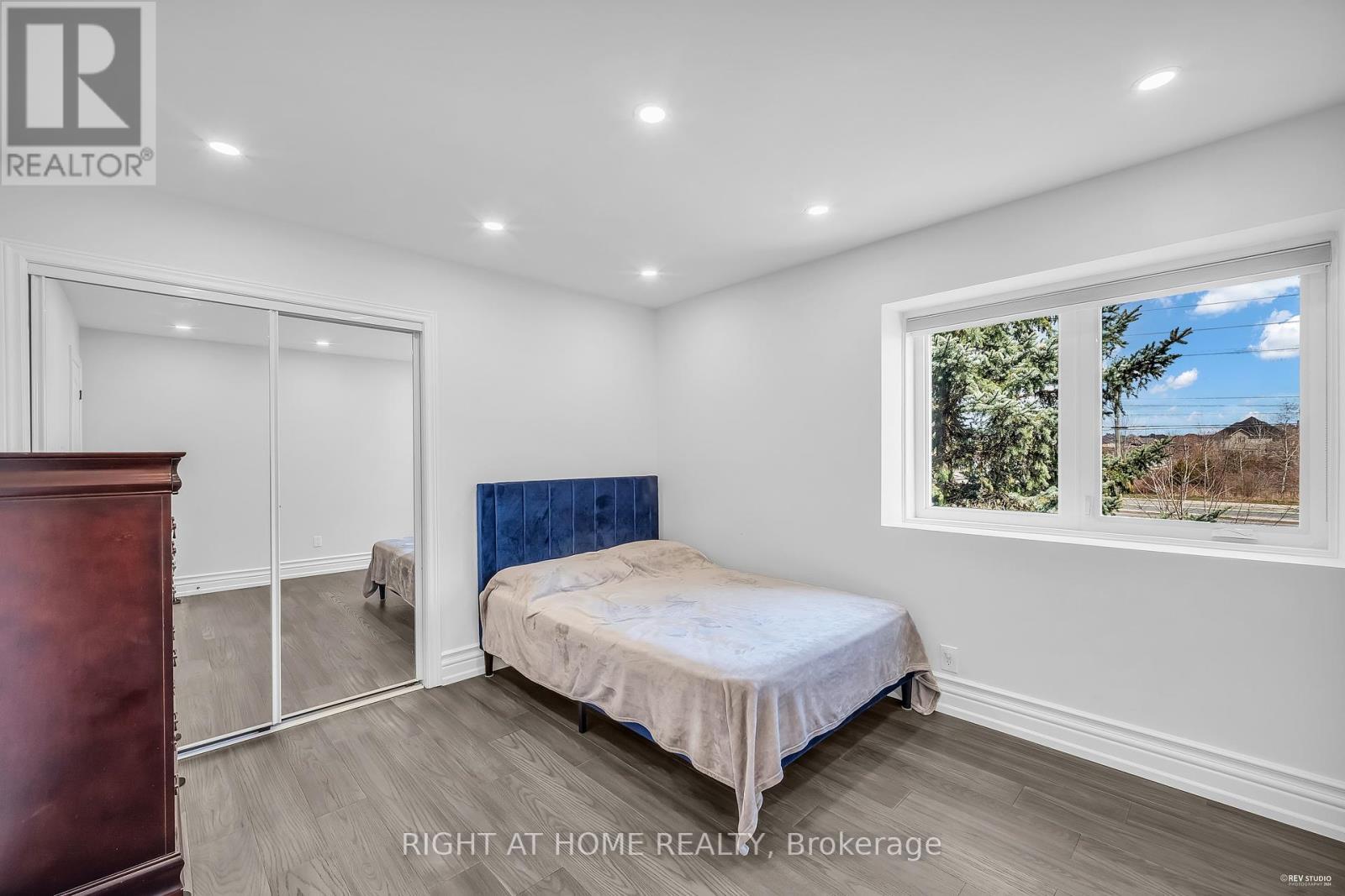 












1092 STONEHAVEN AVENUE

,
Newmarket (Stonehaven-Wyndham),




Ontario
L3X1M7

