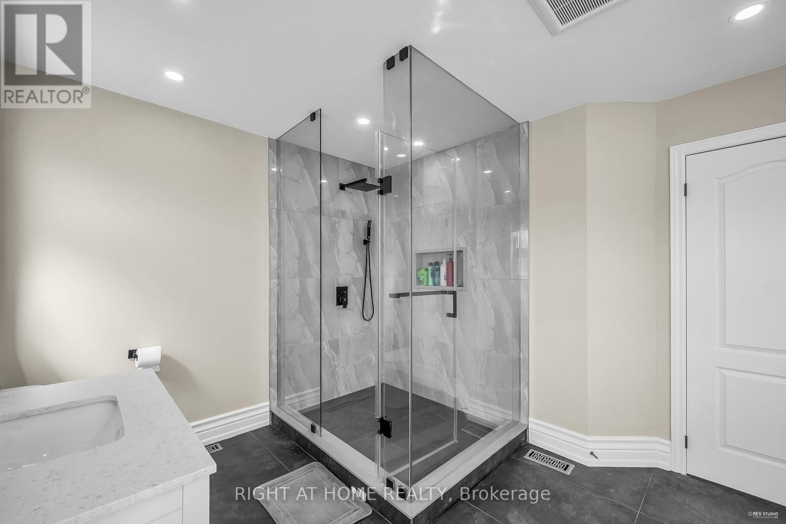 












1092 STONEHAVEN AVENUE

,
Newmarket (Stonehaven-Wyndham),




Ontario
L3X1M7

