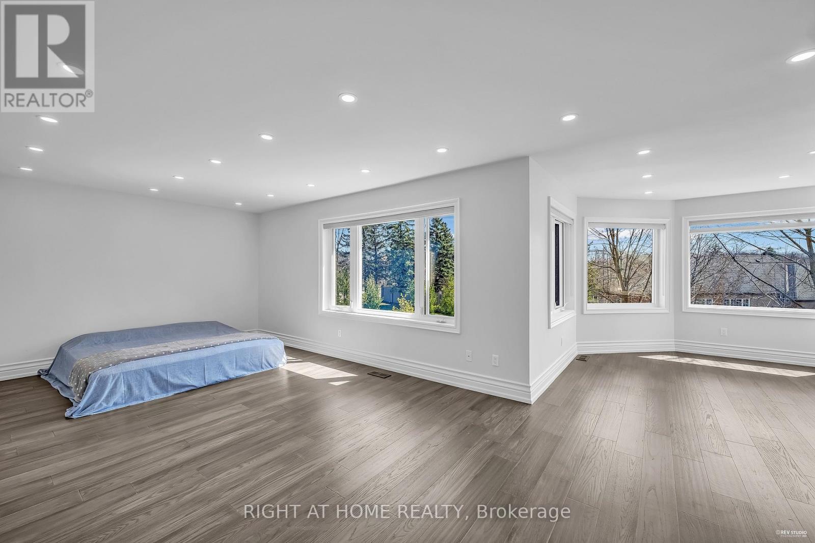 












1092 STONEHAVEN AVENUE

,
Newmarket (Stonehaven-Wyndham),




Ontario
L3X1M7

