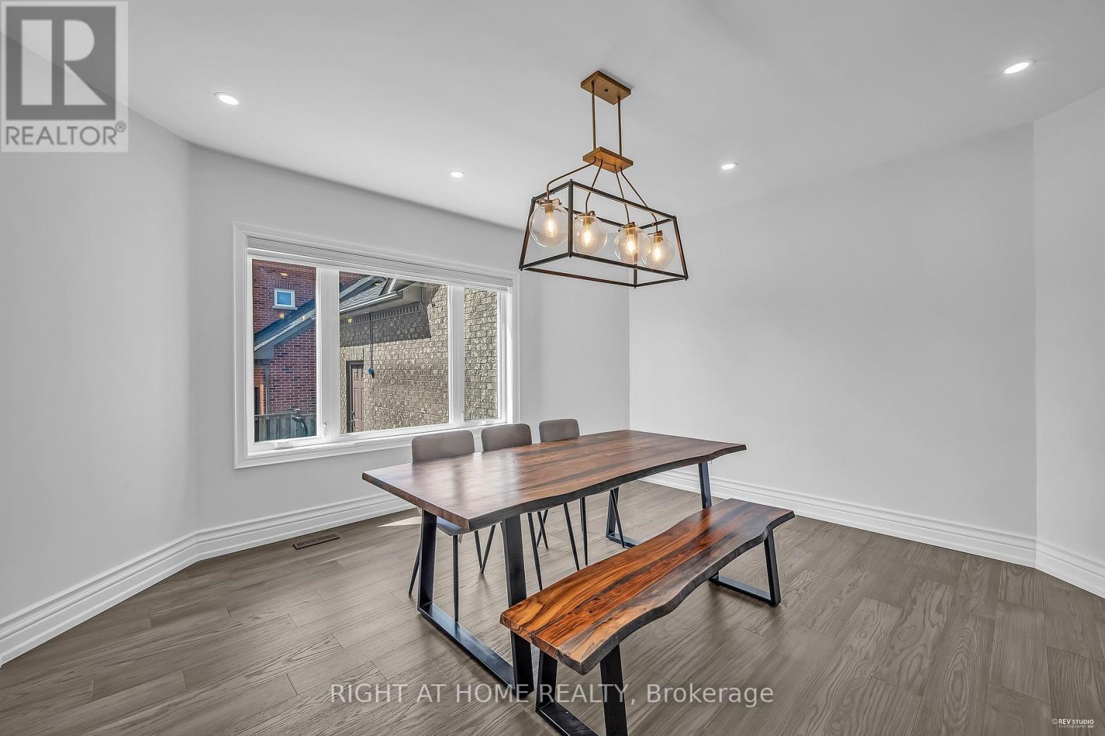 












1092 STONEHAVEN AVENUE

,
Newmarket (Stonehaven-Wyndham),




Ontario
L3X1M7

