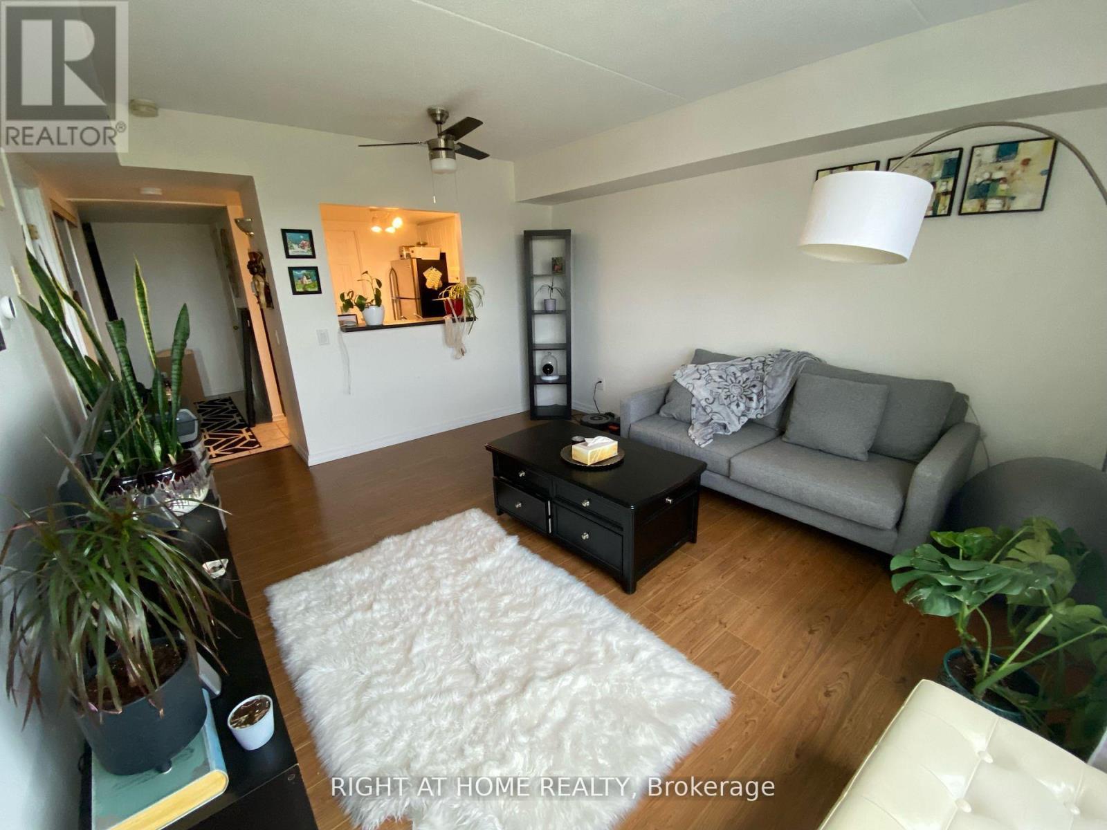 












517 - 160 WELLINGTON STREET E

,
Aurora (Aurora Village),




Ontario
L4G1J3

