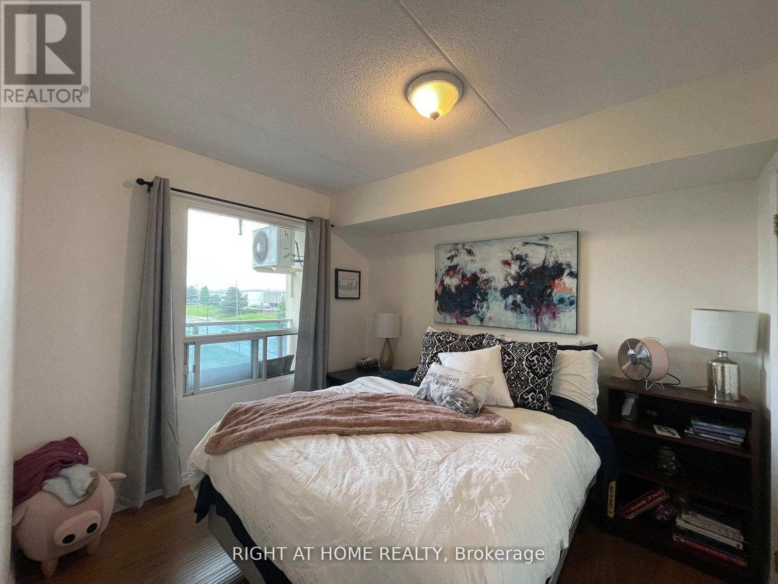 












517 - 160 WELLINGTON STREET E

,
Aurora (Aurora Village),




Ontario
L4G1J3

