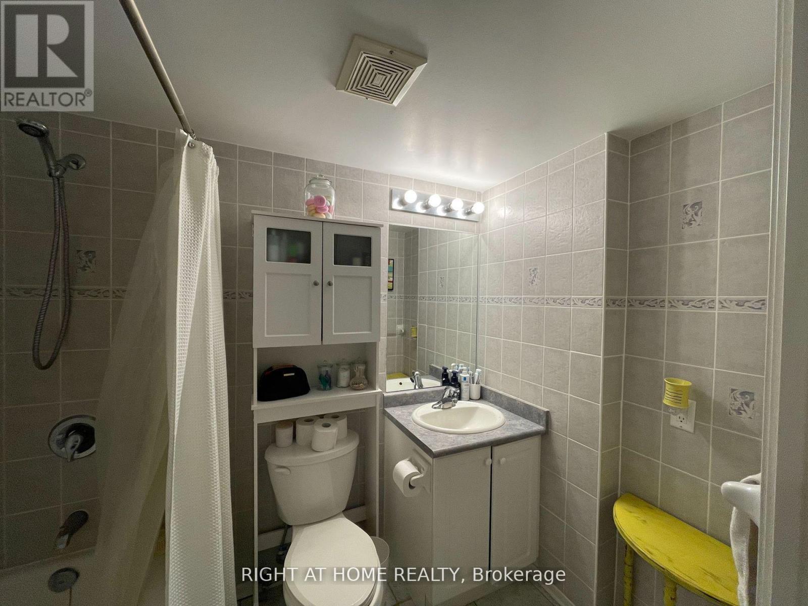 












517 - 160 WELLINGTON STREET E

,
Aurora (Aurora Village),




Ontario
L4G1J3

