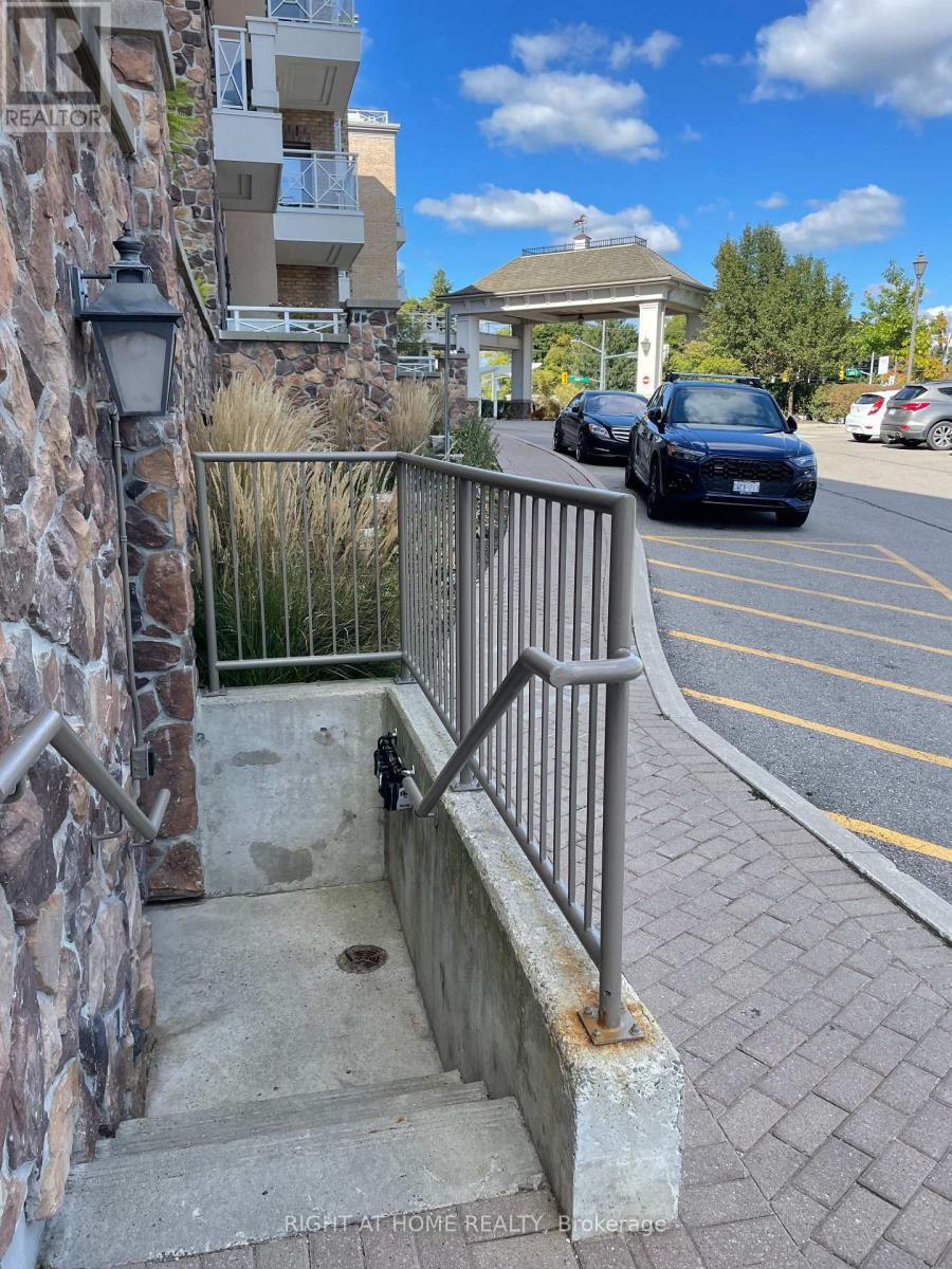 












123 - 80 BURNS BOULEVARD

,
King (King City),




Ontario
L7B0B3

