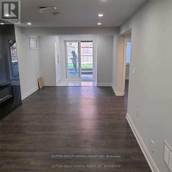 












LOWER - 21 STOOKES CRESCENT

,
Richmond Hill (Jefferson),




Ontario
L4E0J4

