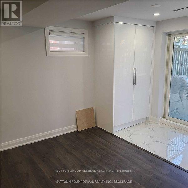 












LOWER - 21 STOOKES CRESCENT

,
Richmond Hill (Jefferson),




Ontario
L4E0J4

