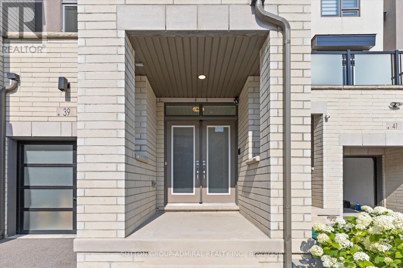 












39 HAROLD LAWRIE LANE

,
Markham (Thornhill),




Ontario
L3T0G1

