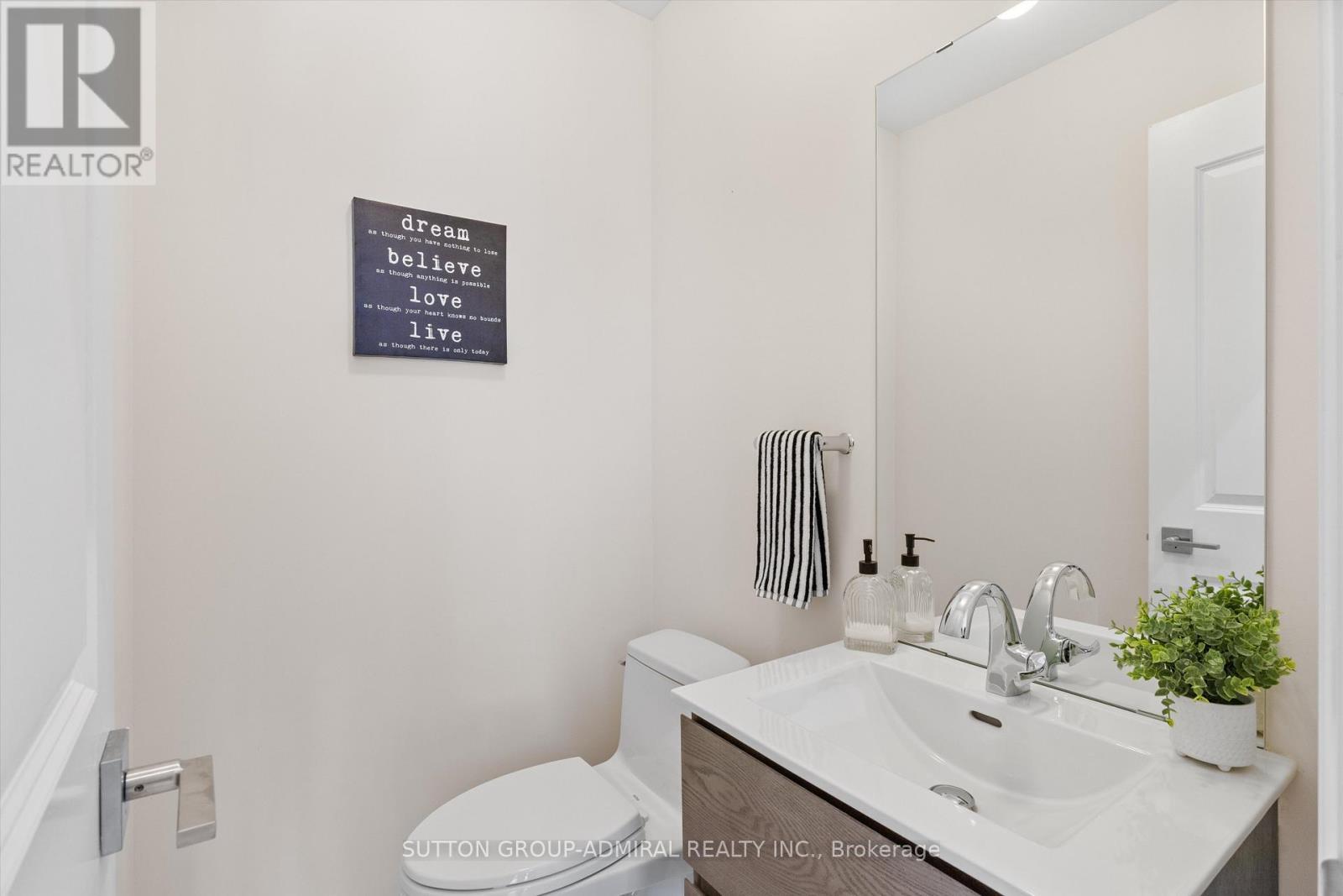 












39 HAROLD LAWRIE LANE

,
Markham (Thornhill),




Ontario
L3T0G1

