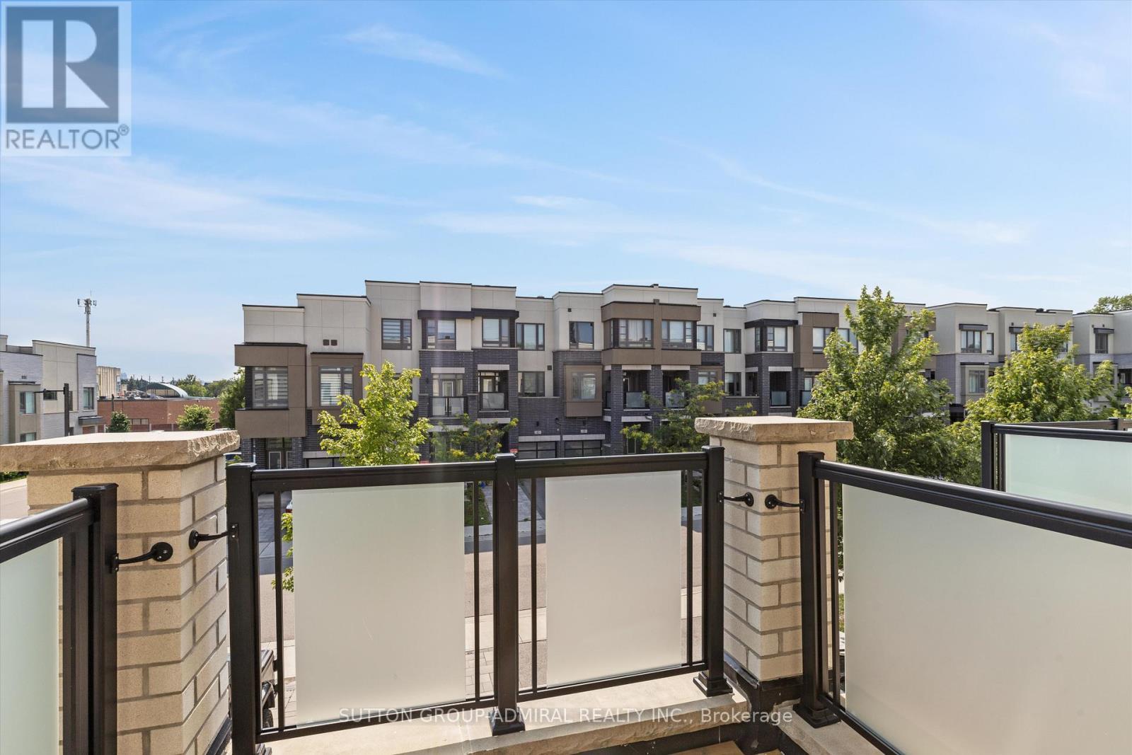 












39 HAROLD LAWRIE LANE

,
Markham (Thornhill),




Ontario
L3T0G1

