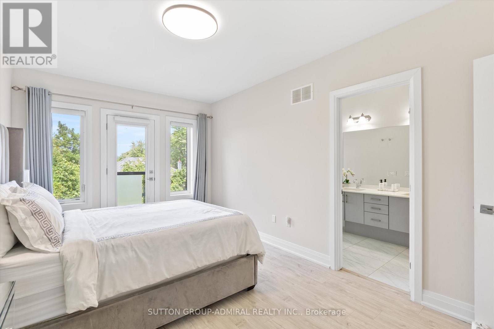 












39 HAROLD LAWRIE LANE

,
Markham (Thornhill),




Ontario
L3T0G1

