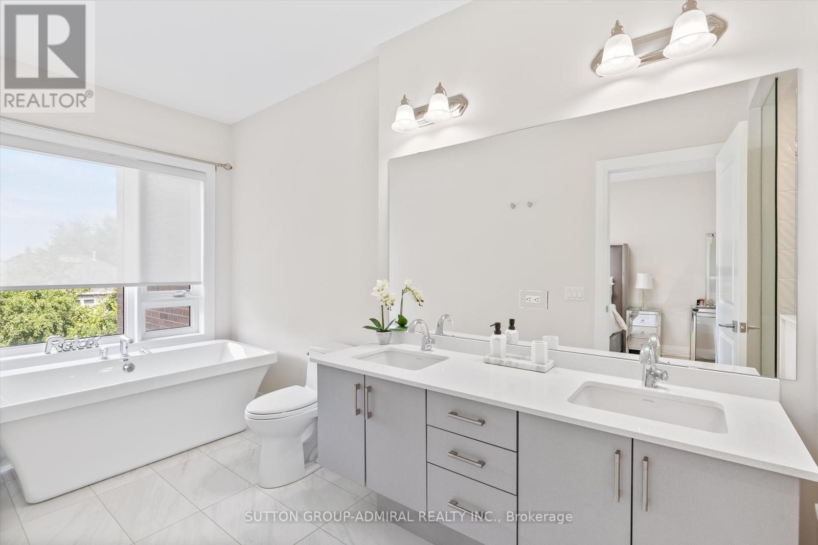 












39 HAROLD LAWRIE LANE

,
Markham (Thornhill),




Ontario
L3T0G1

