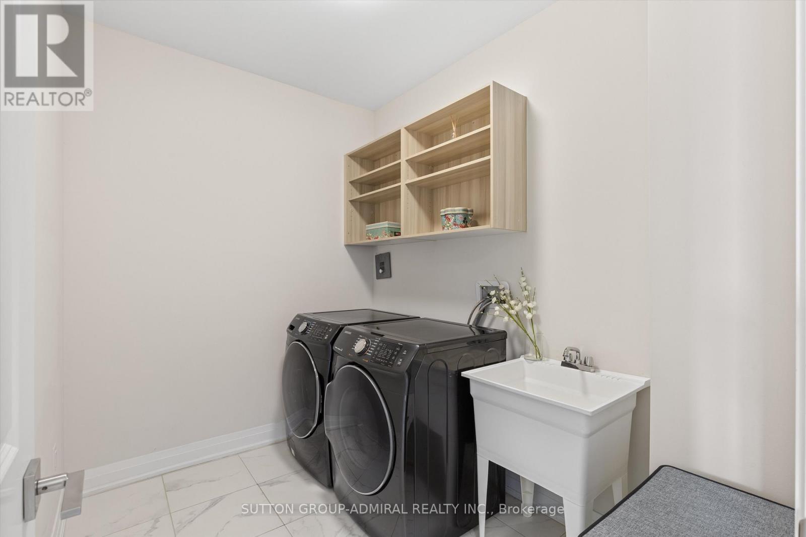 












39 HAROLD LAWRIE LANE

,
Markham (Thornhill),




Ontario
L3T0G1

