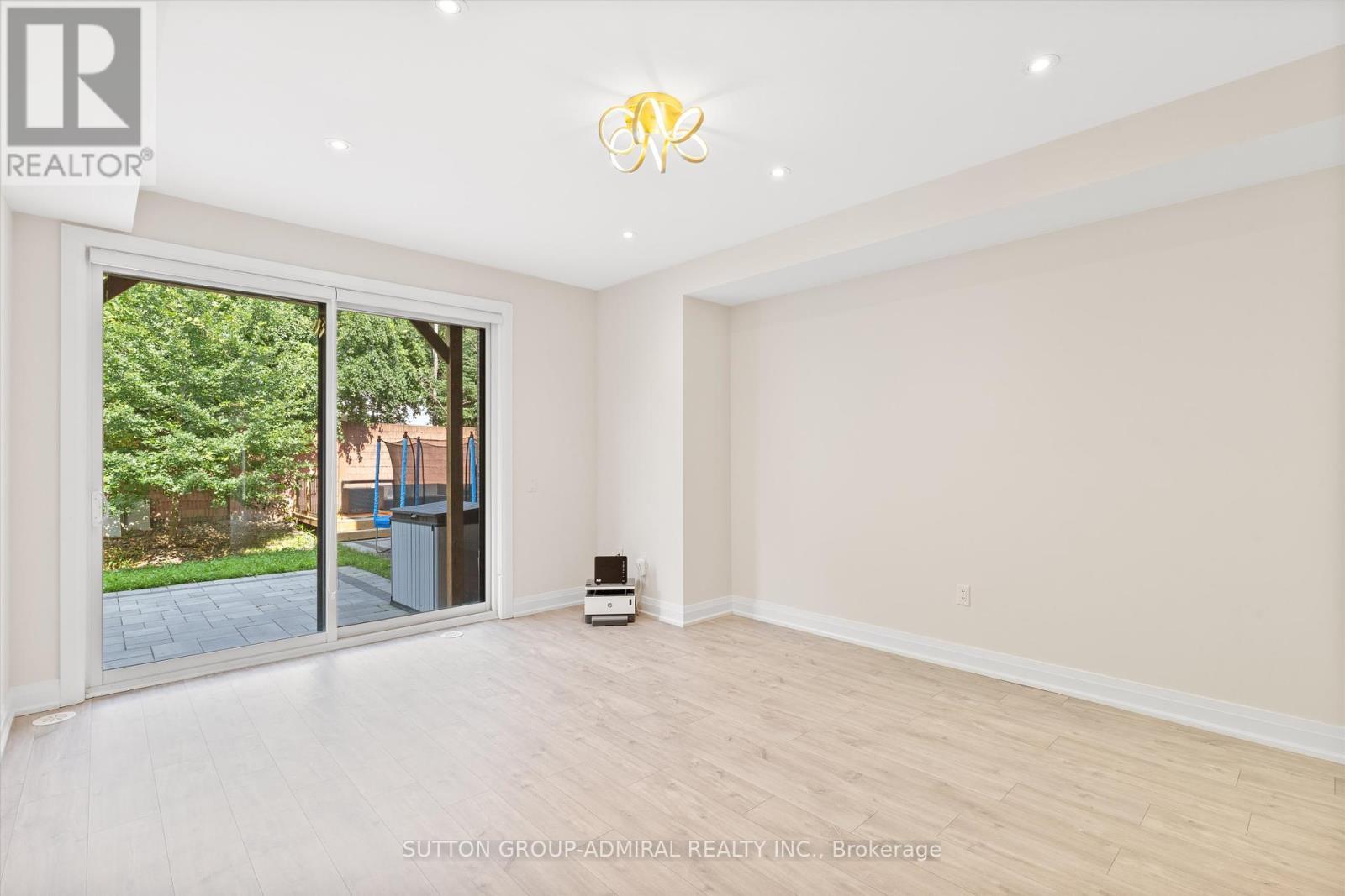 












39 HAROLD LAWRIE LANE

,
Markham (Thornhill),




Ontario
L3T0G1

