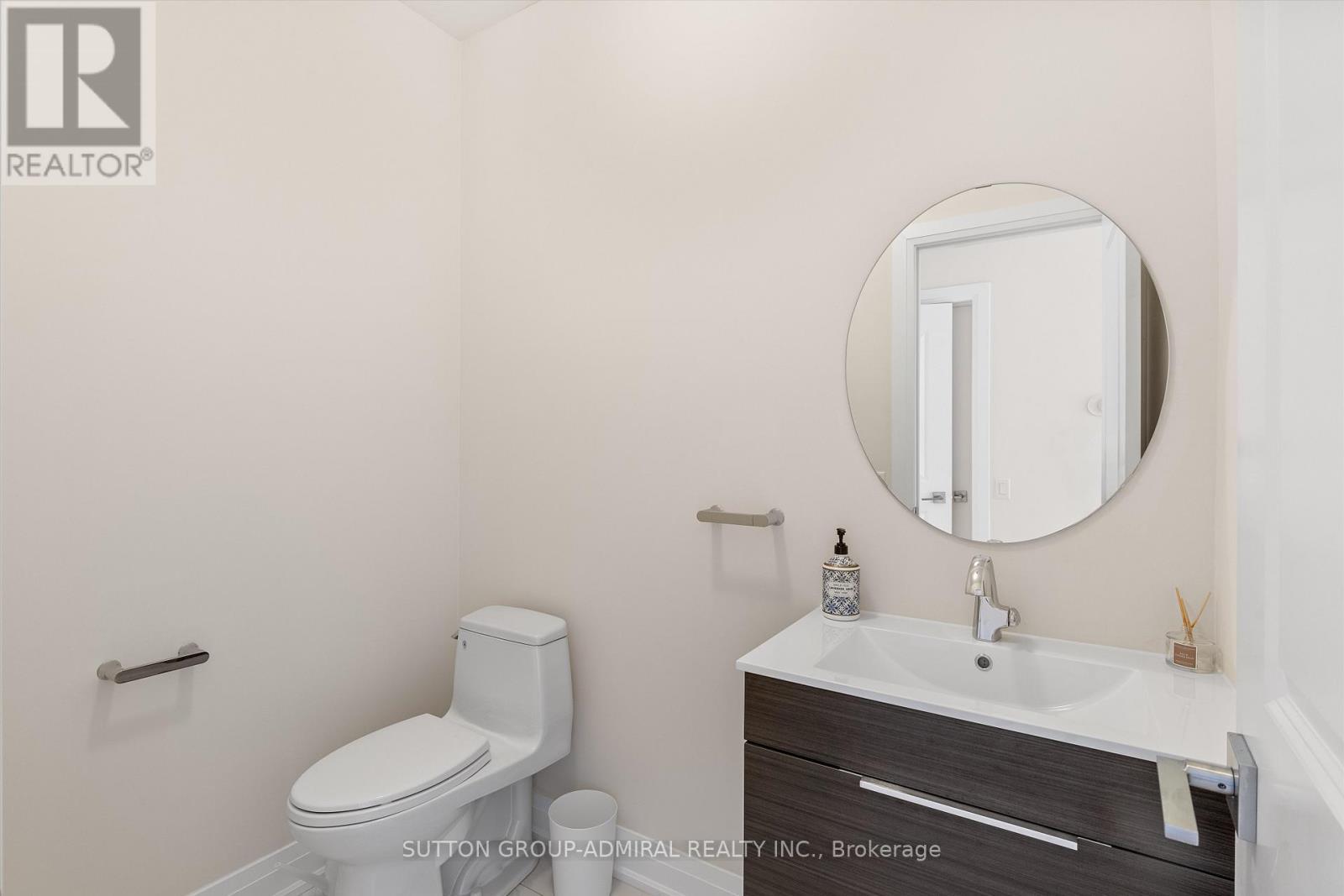 












39 HAROLD LAWRIE LANE

,
Markham (Thornhill),




Ontario
L3T0G1


