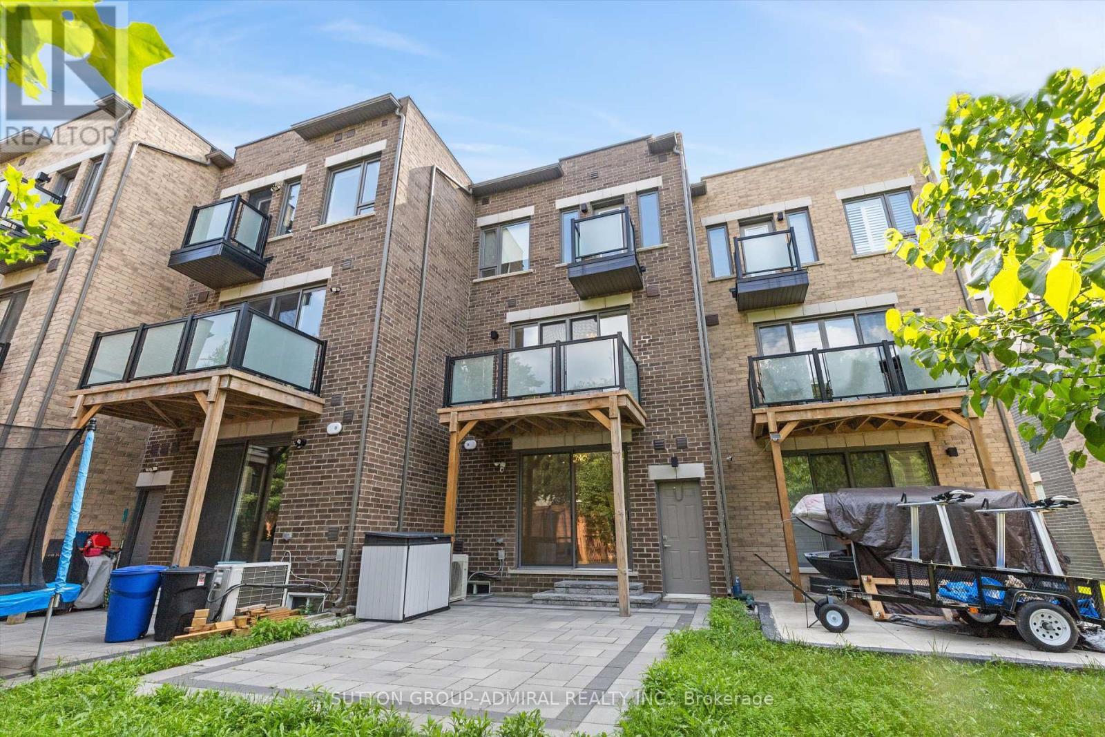 












39 HAROLD LAWRIE LANE

,
Markham (Thornhill),




Ontario
L3T0G1

