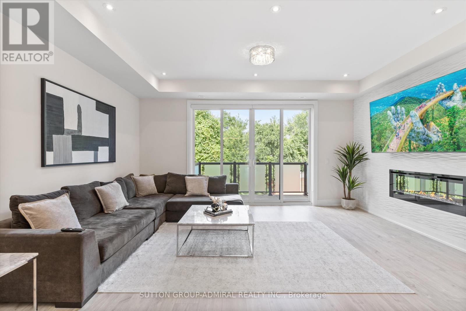 












39 HAROLD LAWRIE LANE

,
Markham (Thornhill),




Ontario
L3T0G1

