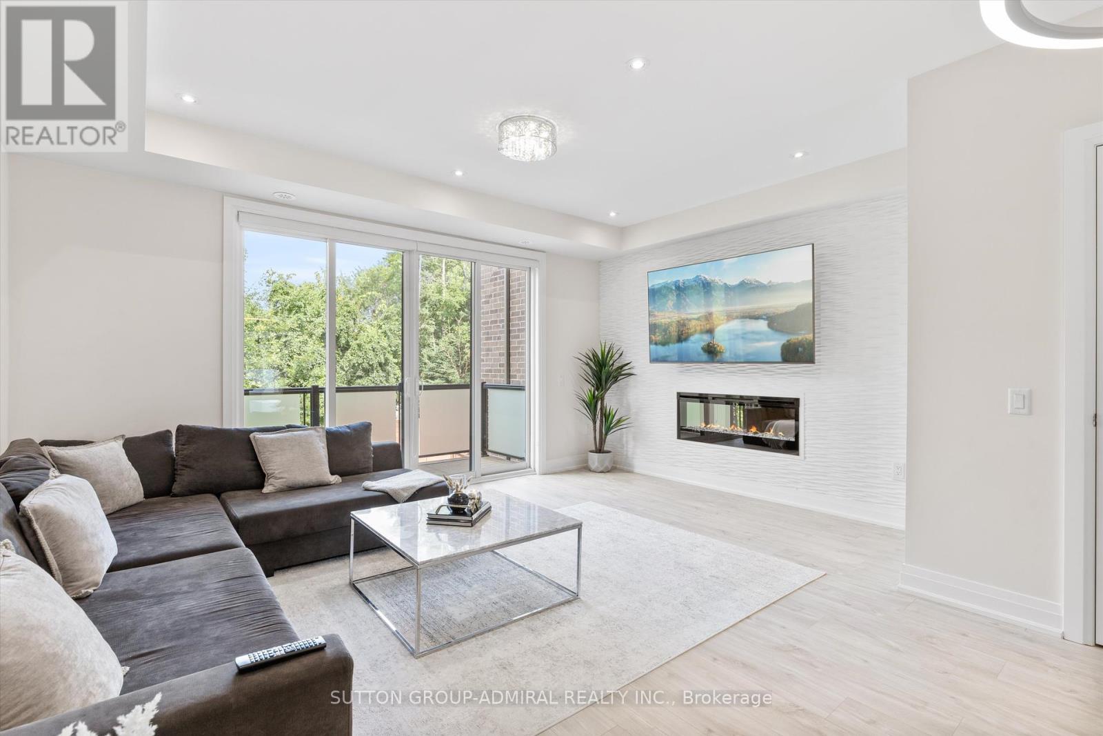 












39 HAROLD LAWRIE LANE

,
Markham (Thornhill),




Ontario
L3T0G1

