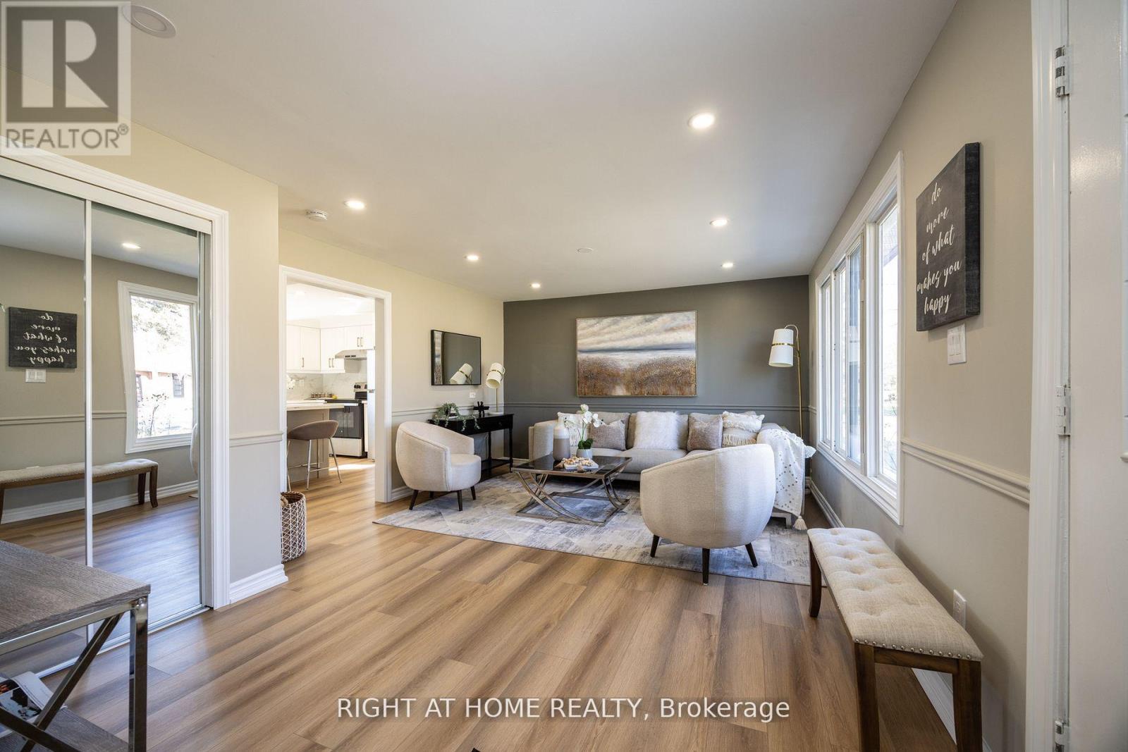 












15 FARR AVENUE

,
East Gwillimbury (Sharon),




Ontario
L0G1V0

