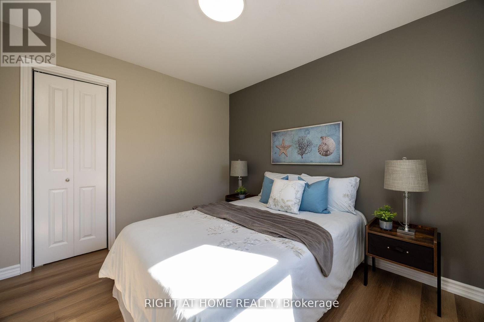 












15 FARR AVENUE

,
East Gwillimbury (Sharon),




Ontario
L0G1V0

