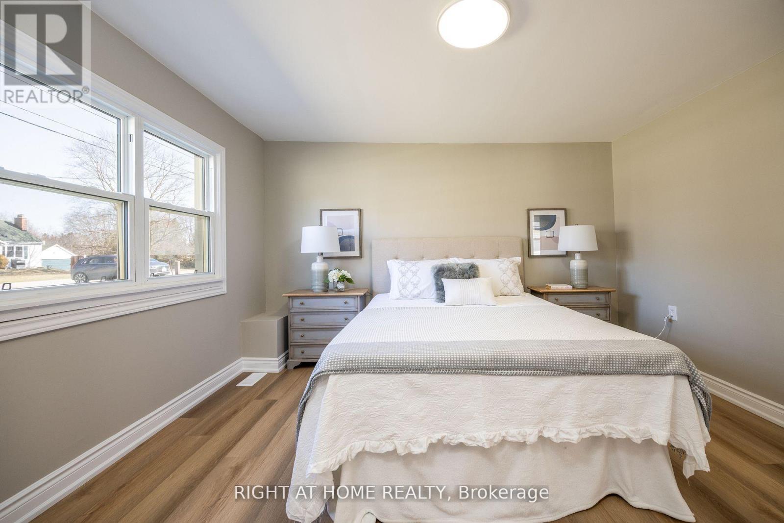 












15 FARR AVENUE

,
East Gwillimbury (Sharon),




Ontario
L0G1V0

