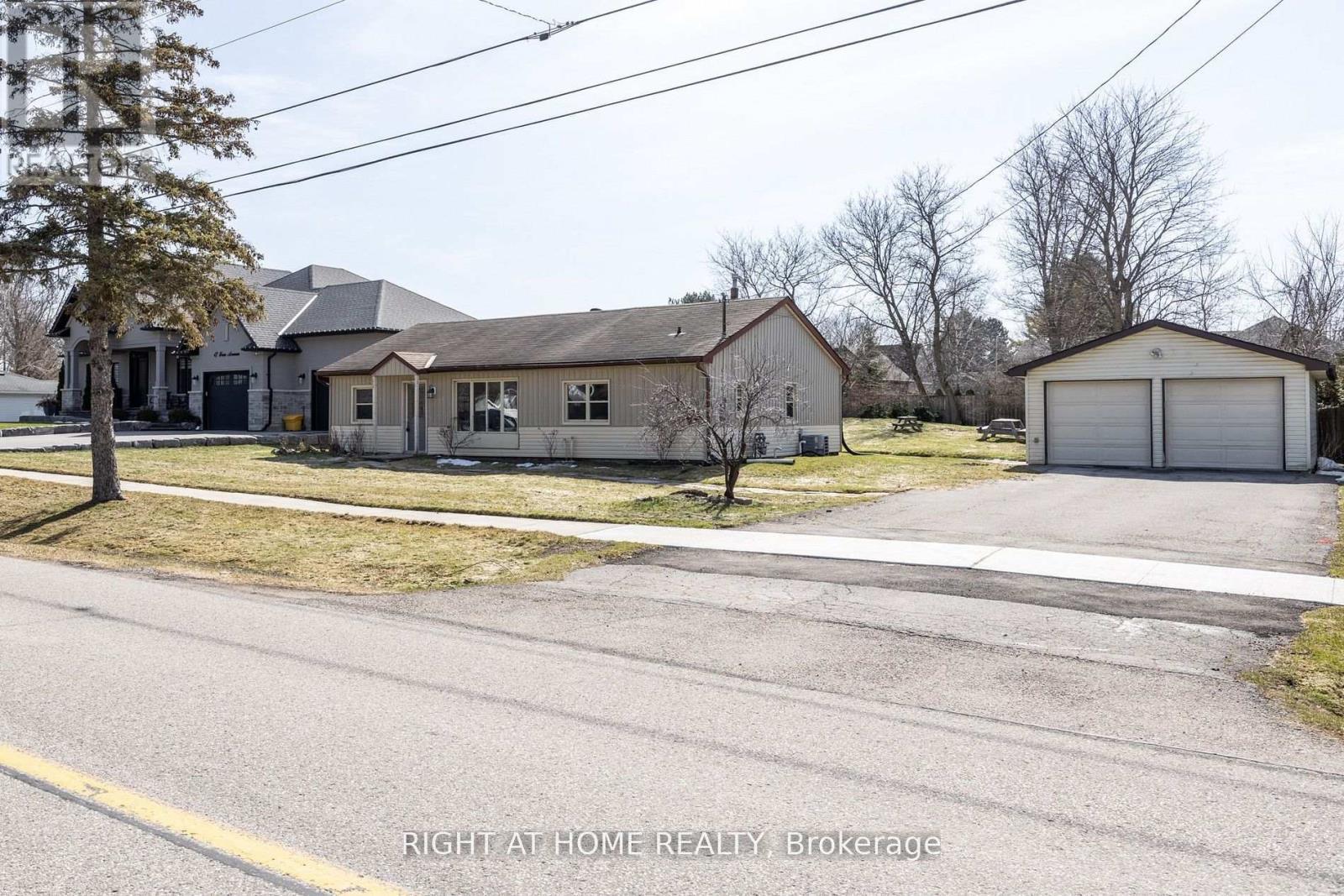 












15 FARR AVENUE

,
East Gwillimbury (Sharon),




Ontario
L0G1V0

