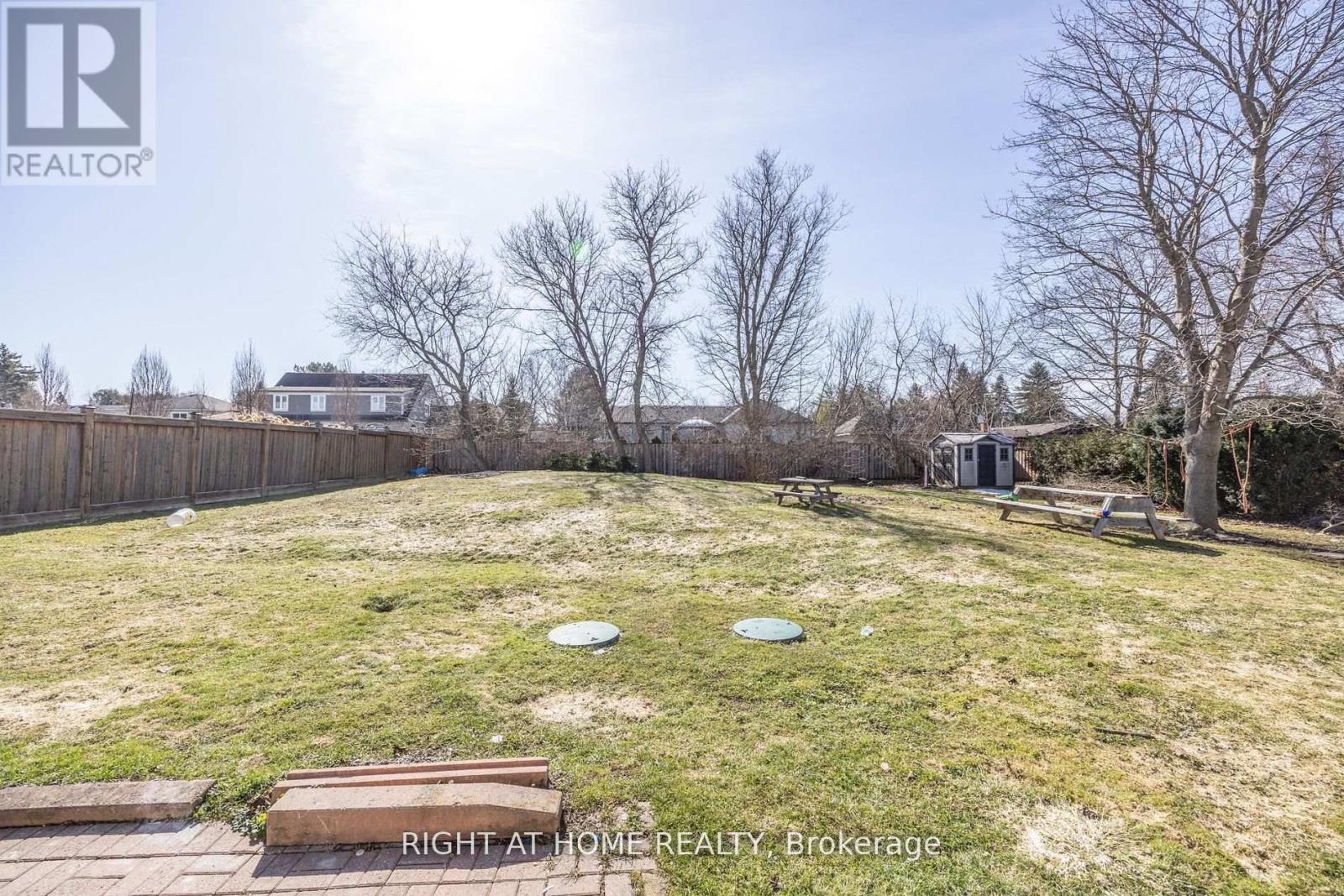 












15 FARR AVENUE

,
East Gwillimbury (Sharon),




Ontario
L0G1V0

