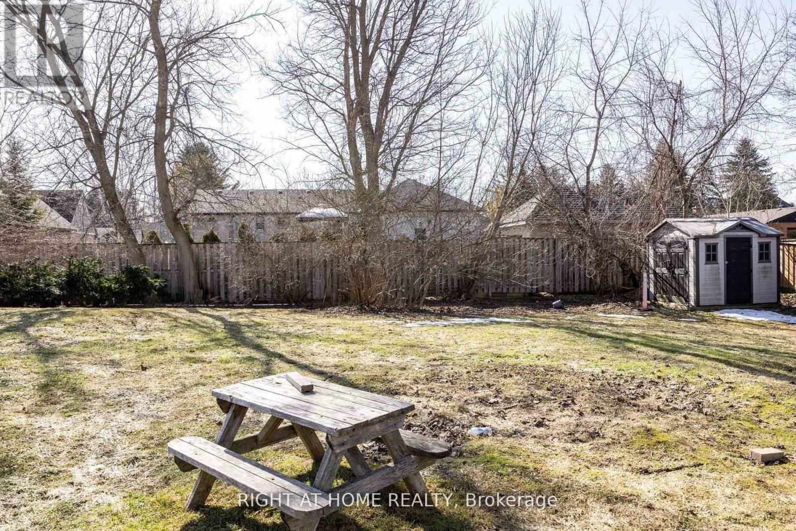 












15 FARR AVENUE

,
East Gwillimbury (Sharon),




Ontario
L0G1V0

