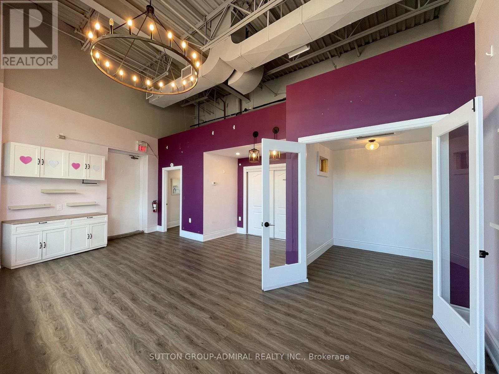 












1 - 75 NAPA VALLEY AVENUE

,
Vaughan (Sonoma Heights),




Ontario
L4H1M3

