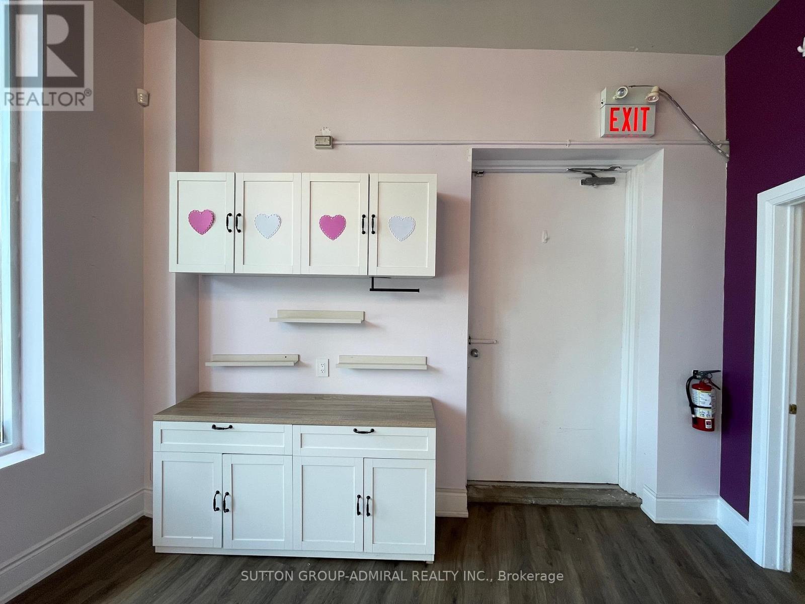 












1 - 75 NAPA VALLEY AVENUE

,
Vaughan (Sonoma Heights),




Ontario
L4H1M3

