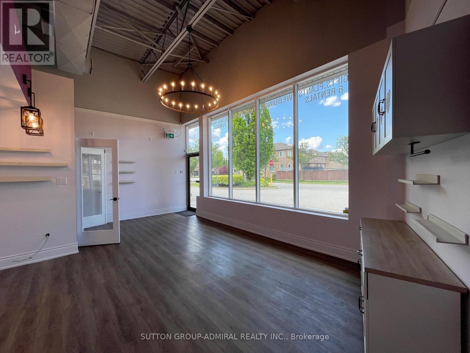 












1 - 75 NAPA VALLEY AVENUE

,
Vaughan (Sonoma Heights),




Ontario
L4H1M3

