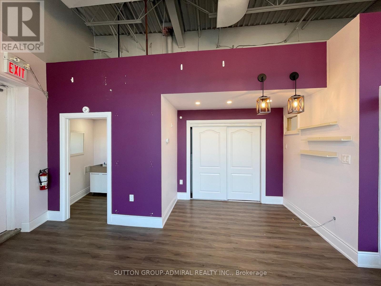 












1 - 75 NAPA VALLEY AVENUE

,
Vaughan (Sonoma Heights),




Ontario
L4H1M3

