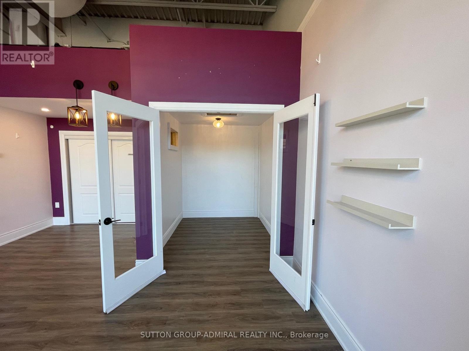












1 - 75 NAPA VALLEY AVENUE

,
Vaughan (Sonoma Heights),




Ontario
L4H1M3

